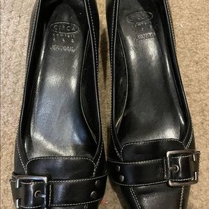 Joan & David Circa kitten heels